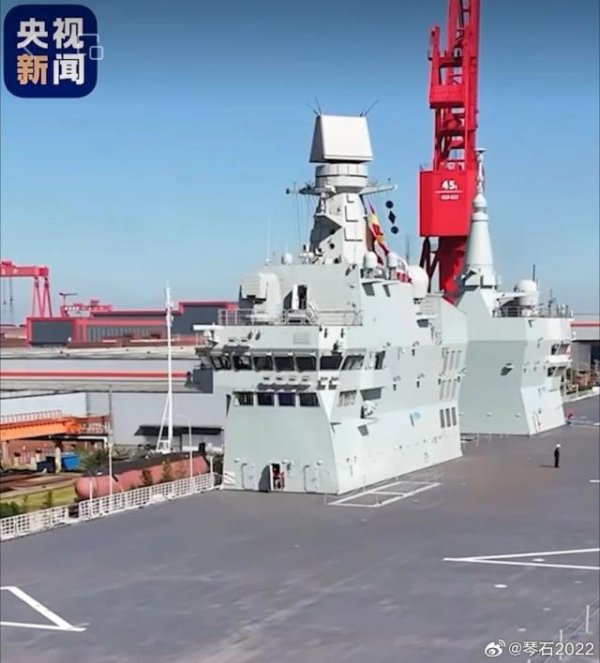 美港通证券 谁都没想到吧！“四川舰”边上还躺着一艘新奇玩意